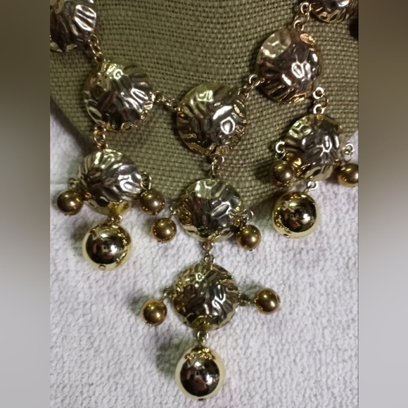Large goldtone statement runway disc and balls noisy necklace fun! - Picture 4 of 5